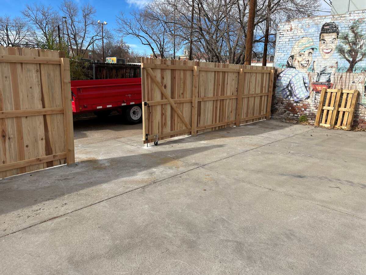 Sliding fence gate