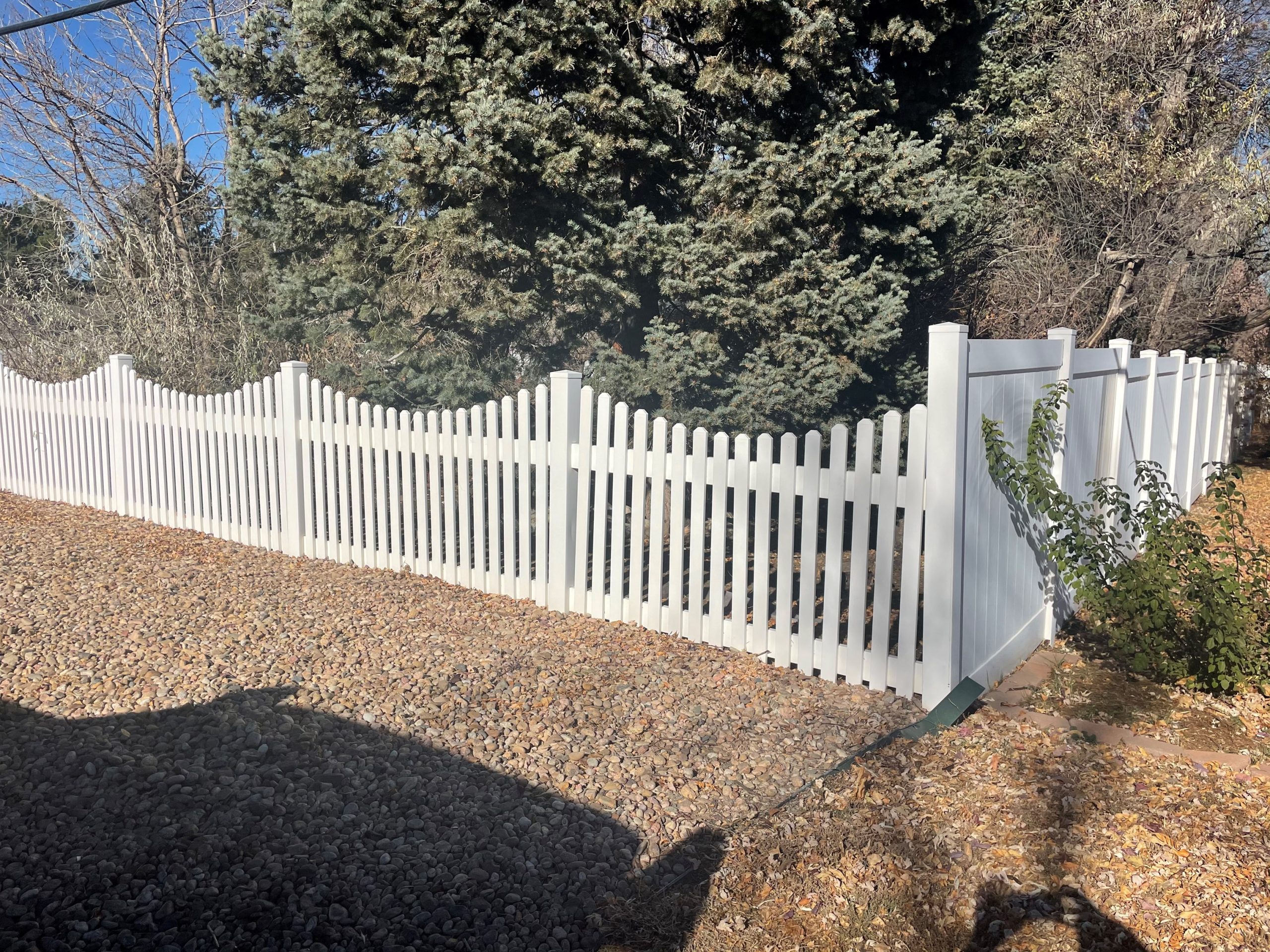white-vinyl-privacy-fence-denver-area